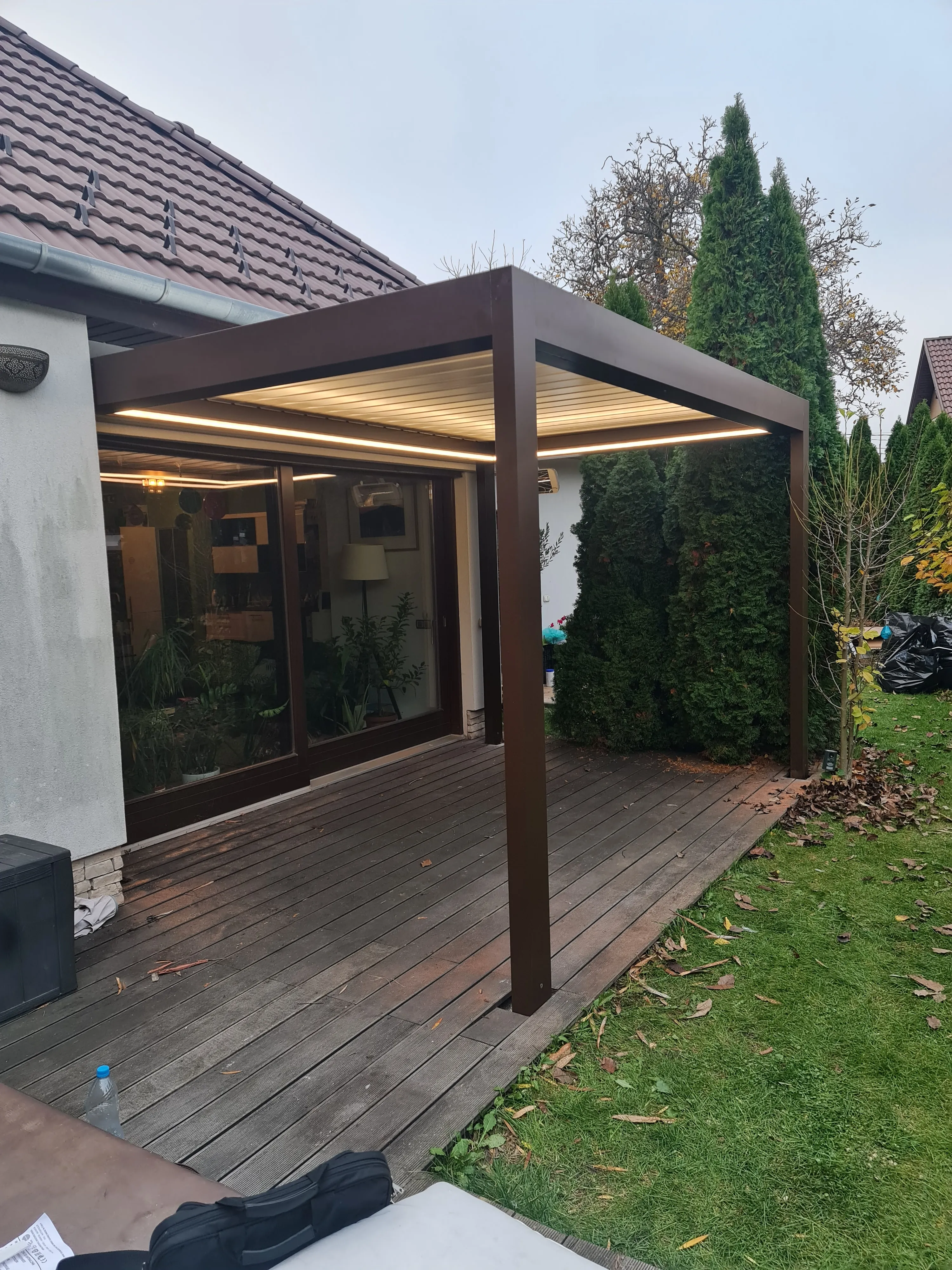 Bioklimatikus (sunguard) pergola tervezése és telepítése Budapesten, 2022-ben