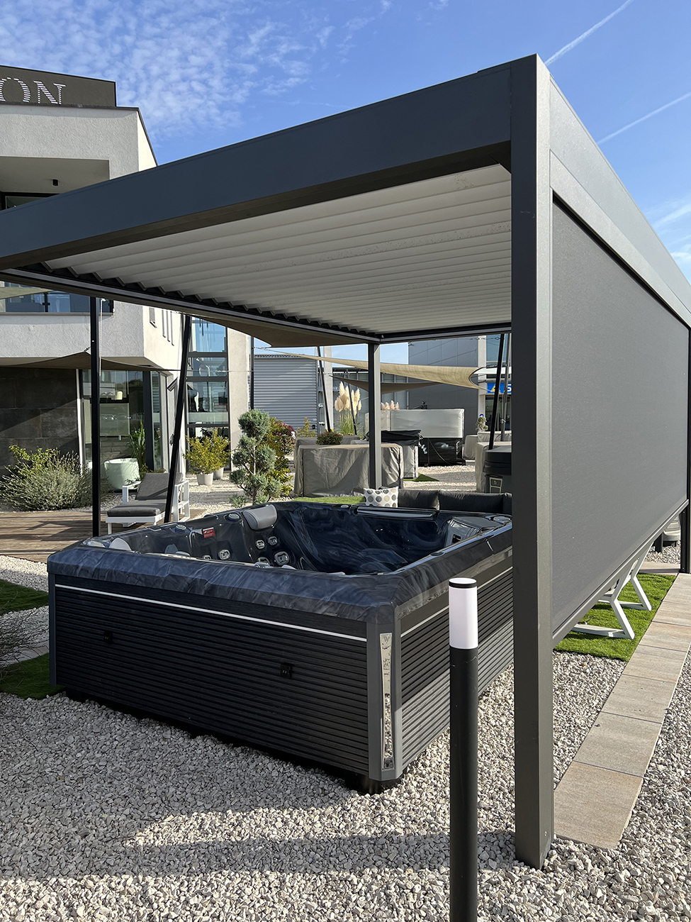 Bioklimatikus (sunguard) pergola tervezése és telepítése Budapesten, 2022-ben