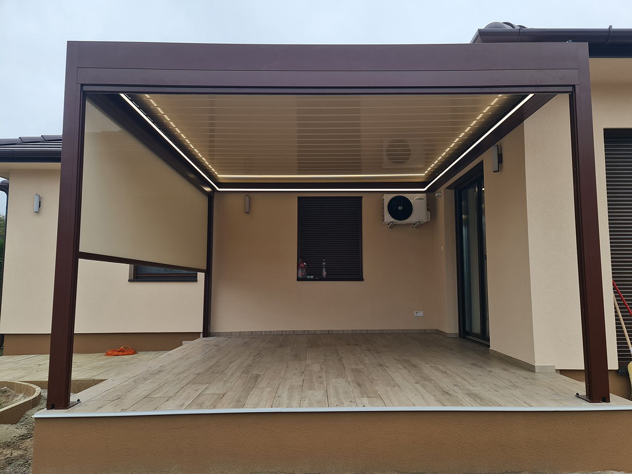 Bioklimatikus (sunguard) pergola tervezése és telepítése Budapesten, 2022-ben