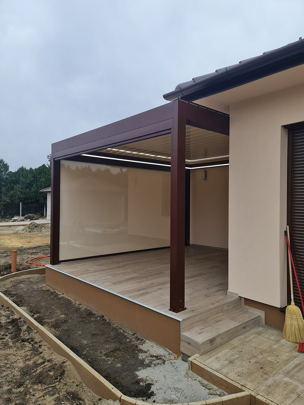 Bioklimatikus (sunguard) pergola tervezése és telepítése Budapesten, 2022-ben