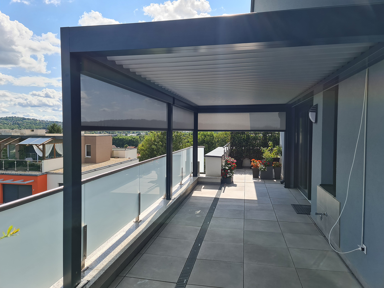 Bioklimatikus (sunguard) pergola tervezése és telepítése Budapesten, 2022-ben