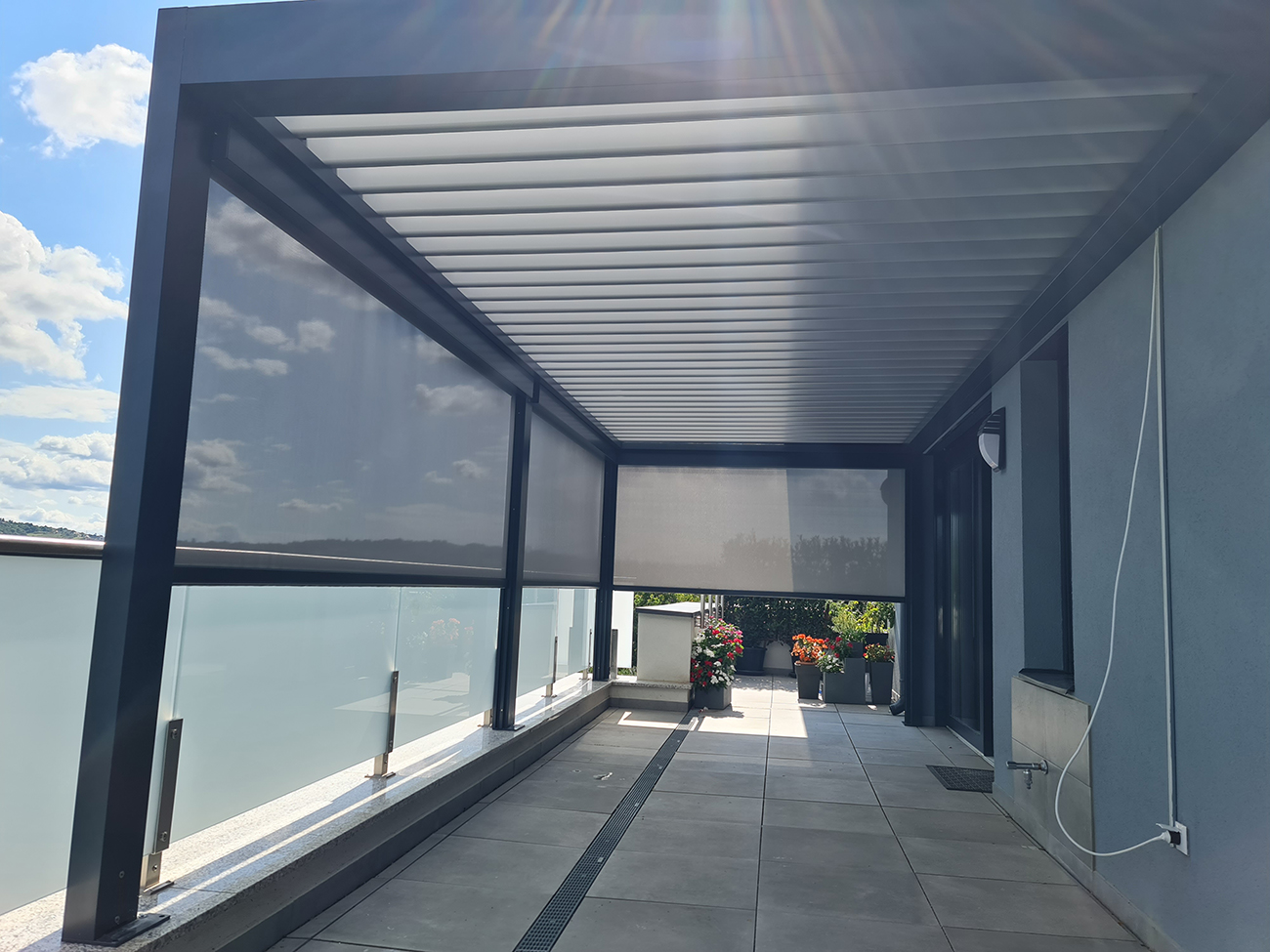 Bioklimatikus (sunguard) pergola tervezése és telepítése Budapesten, 2022-ben