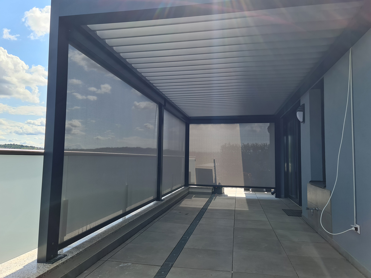 Bioklimatikus (sunguard) pergola tervezése és telepítése Budapesten, 2022-ben