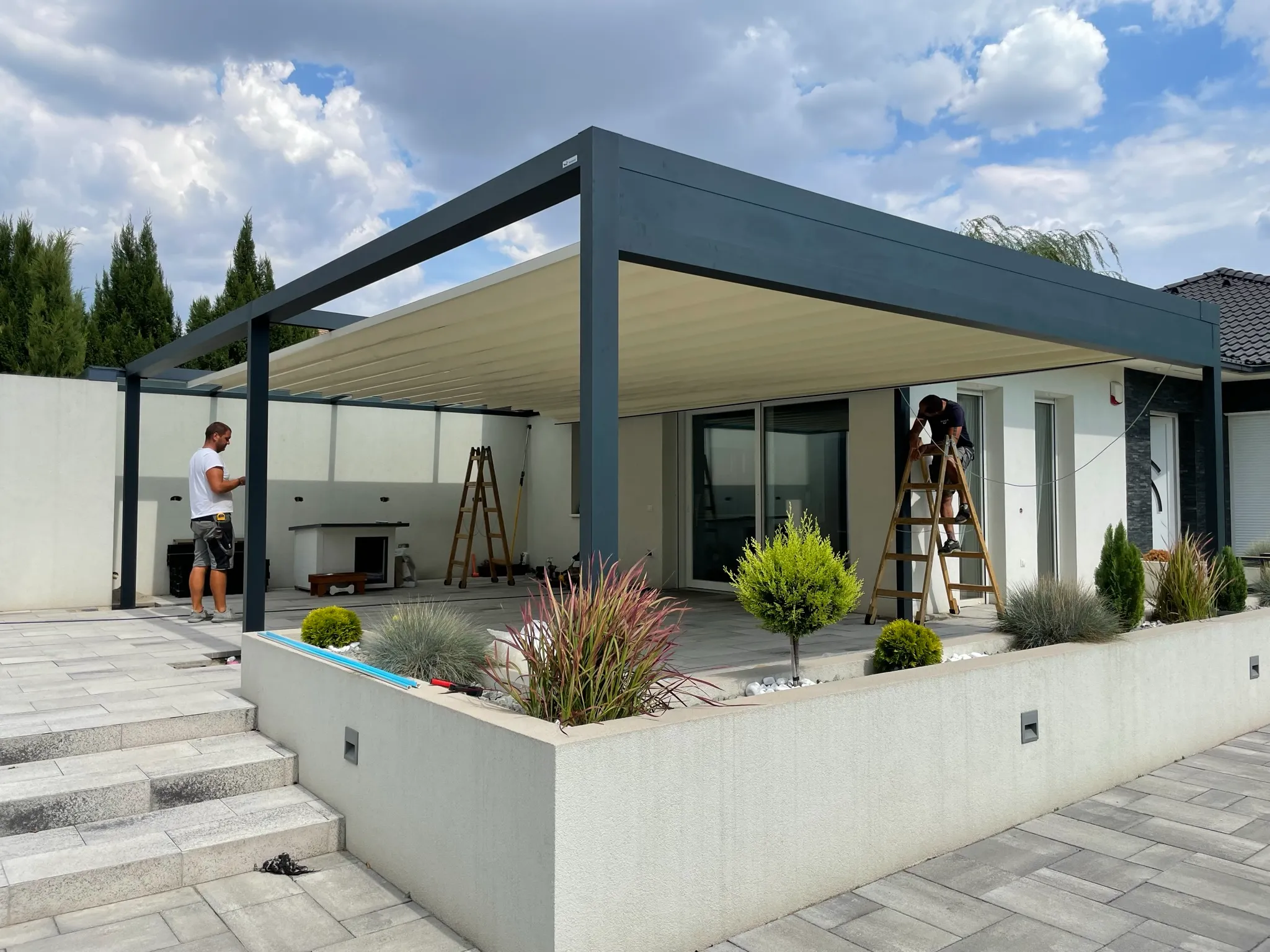 Bioklimatikus (sunguard) pergola tervezése és telepítése Budapesten, 2022-ben