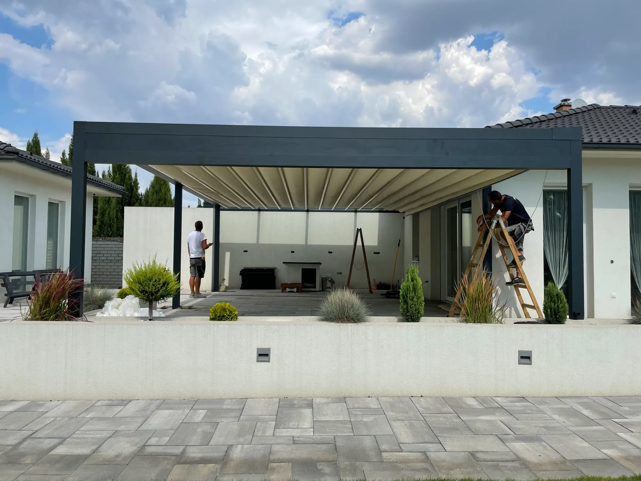 Bioklimatikus (sunguard) pergola tervezése és telepítése Budapesten, 2022-ben