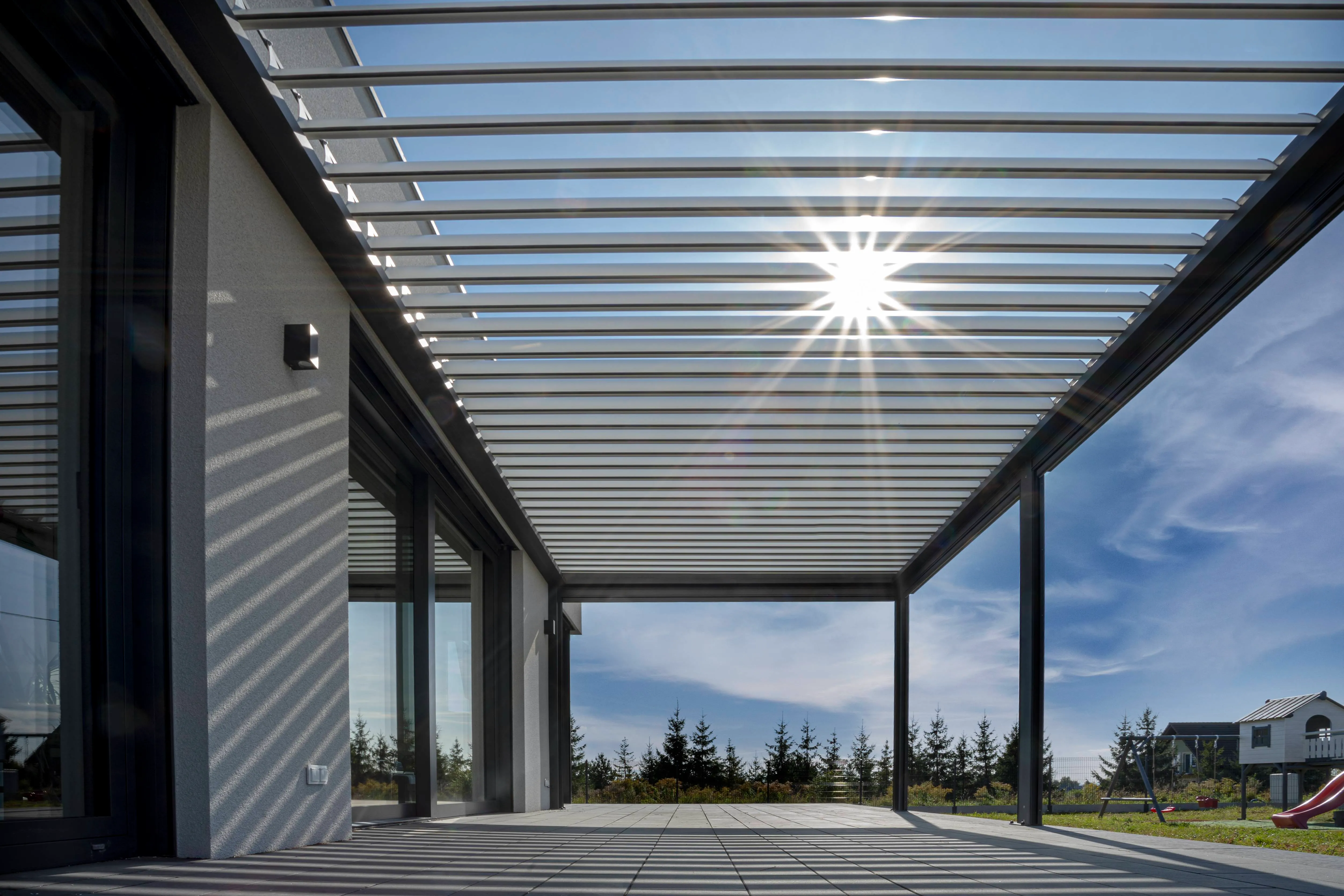 Bioklimatikus (sunguard) pergola tervezése és telepítése Budapesten, 2022-ben