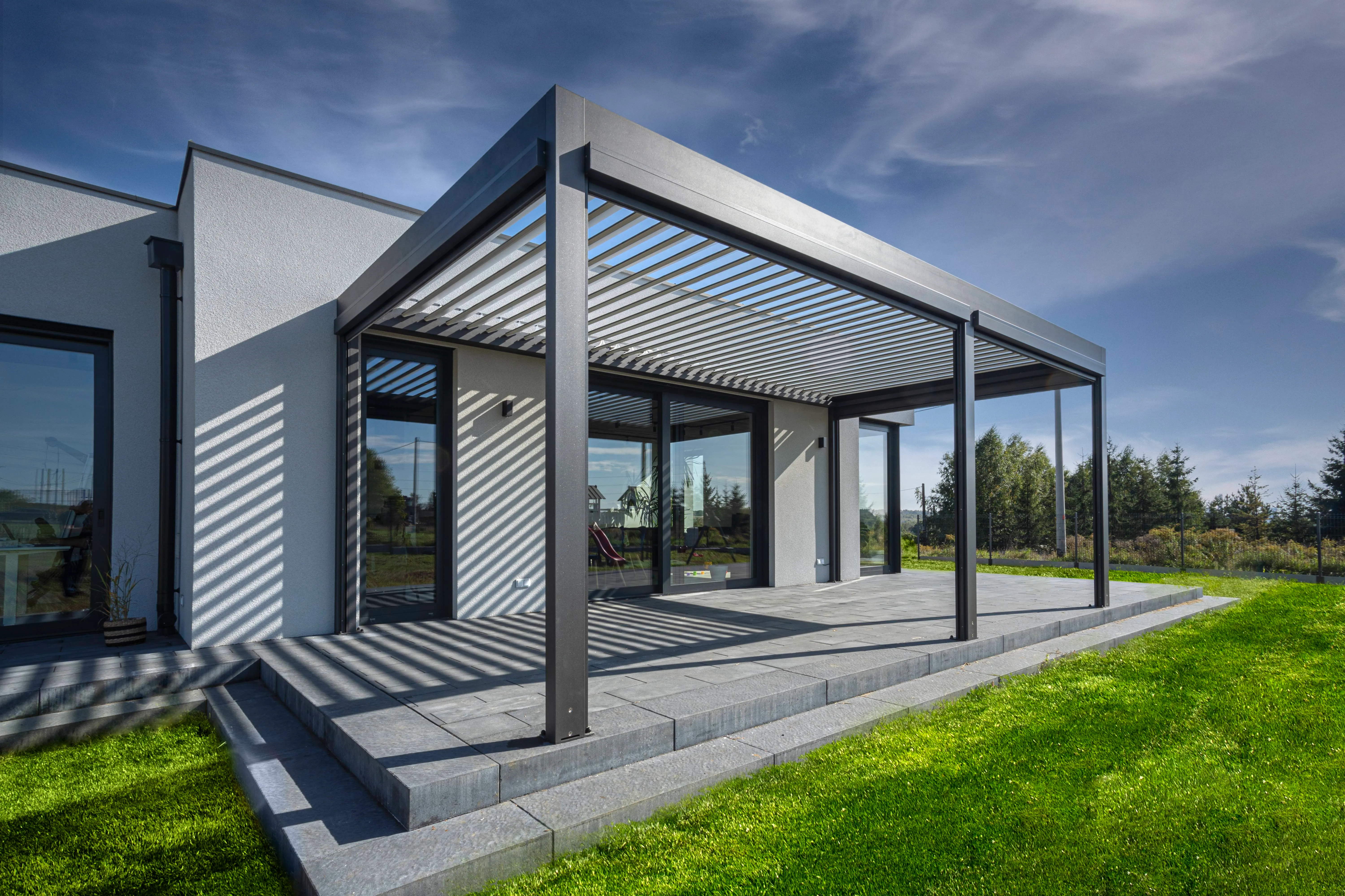 Bioklimatikus (sunguard) pergola tervezése és telepítése Budapesten, 2022-ben