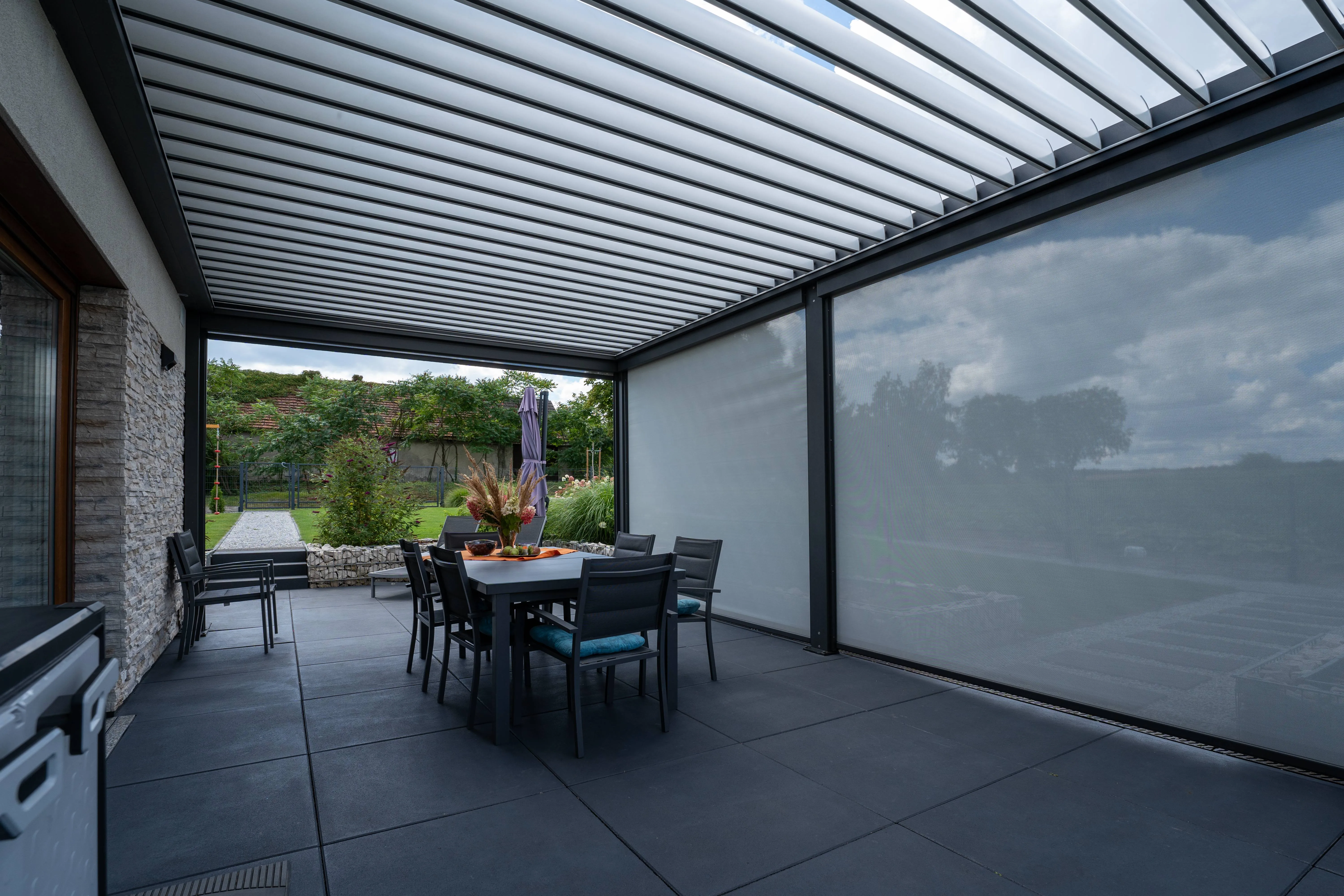 Bioklimatikus (sunguard) pergola tervezése és telepítése Budapesten, 2022-ben