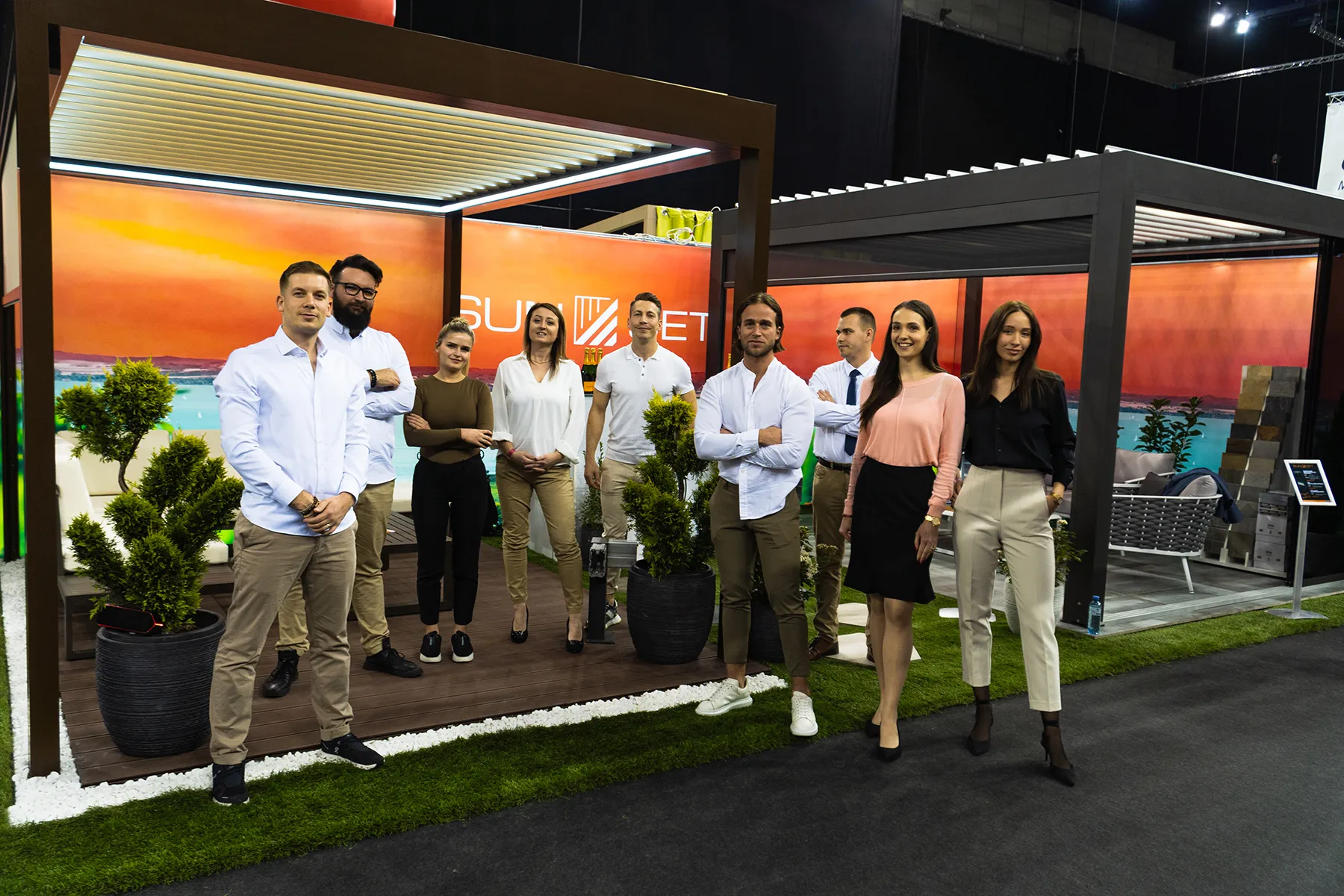 A Sun-Set Shading Kft. professzionális pergola csapata egy bemutatkozóképen!